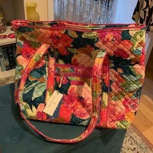 PRICE DROP🔥 Vera Bradley Tote 🌸